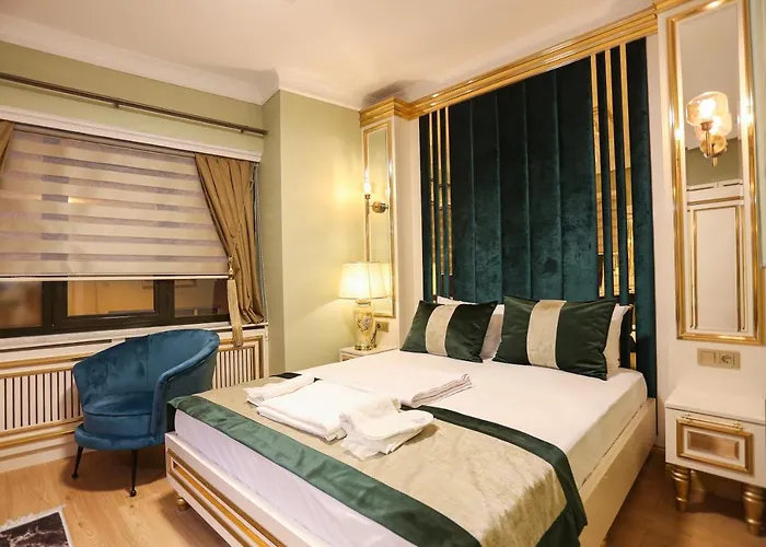 White Moon Apartahotel 4*