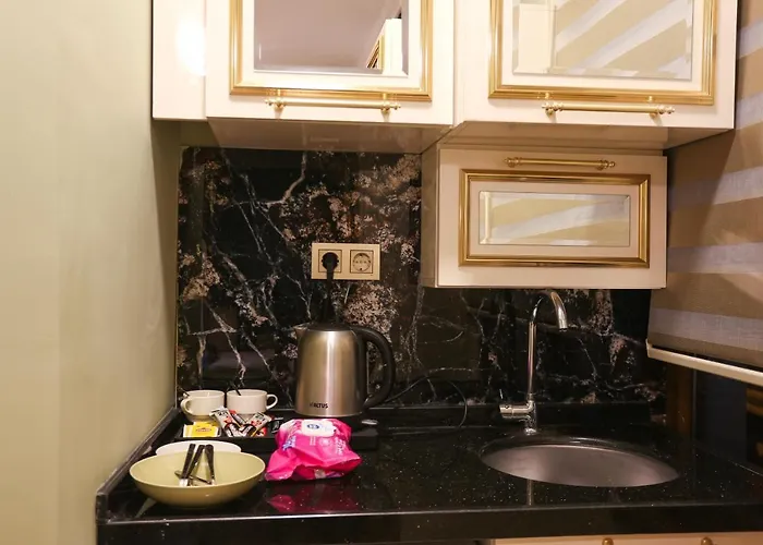 White Moon Apartahotel 4*