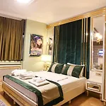 Apartmanhotel White Moon 4*