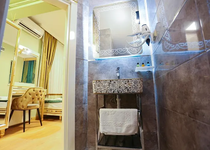 White Moon Aparthotel