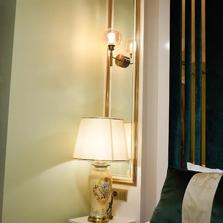 White Moon Hotel Suites *