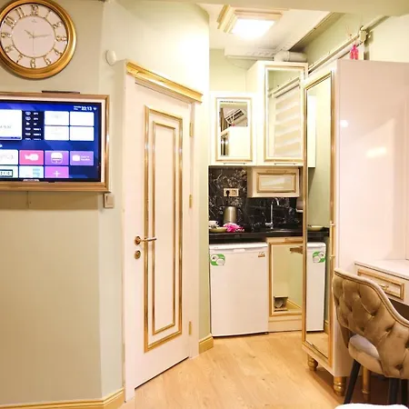 Lägenhetshotell White Moon 4*