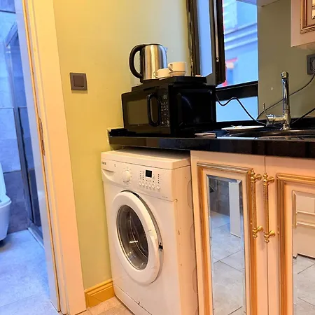 Lägenhetshotell White Moon 4*